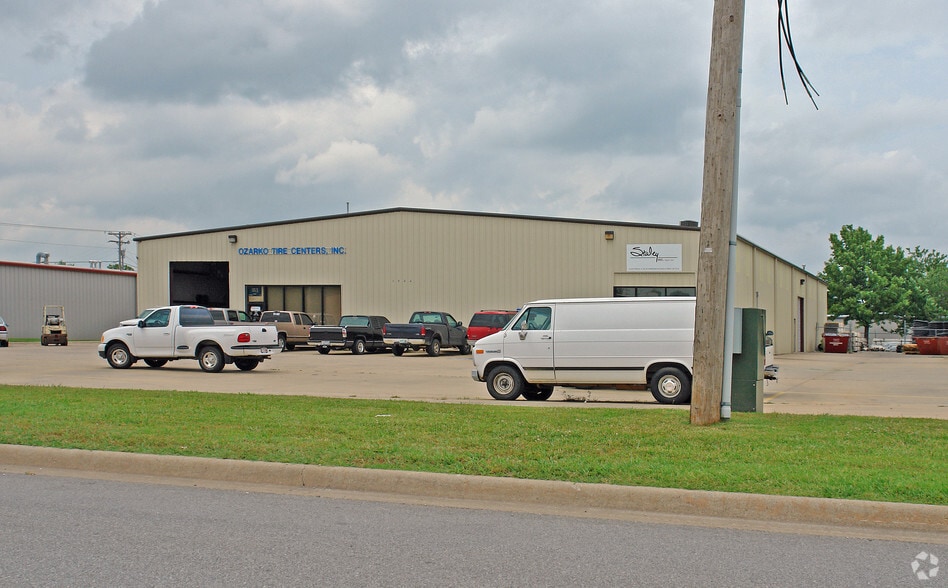 3904 W Kelley Ave, Springdale, AR for lease - Building Photo - Image 2 of 4