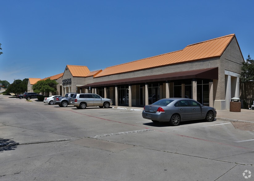 2324 San Jacinto Blvd, Denton, TX for lease - Primary Photo - Image 1 of 12