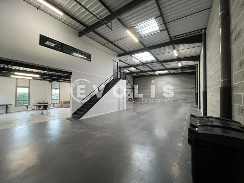 Office in Genas for lease - Interior Photo - Image 3 of 14