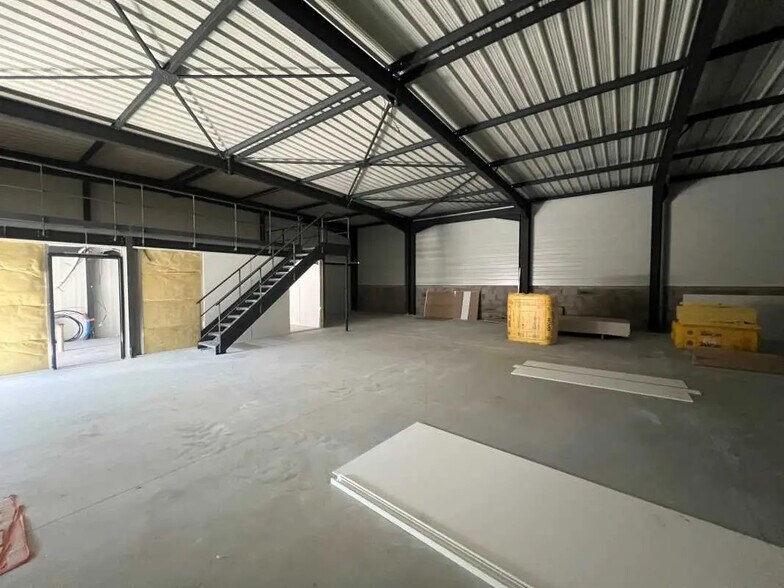 Flex in Jonage for lease - Building Photo - Image 2 of 14