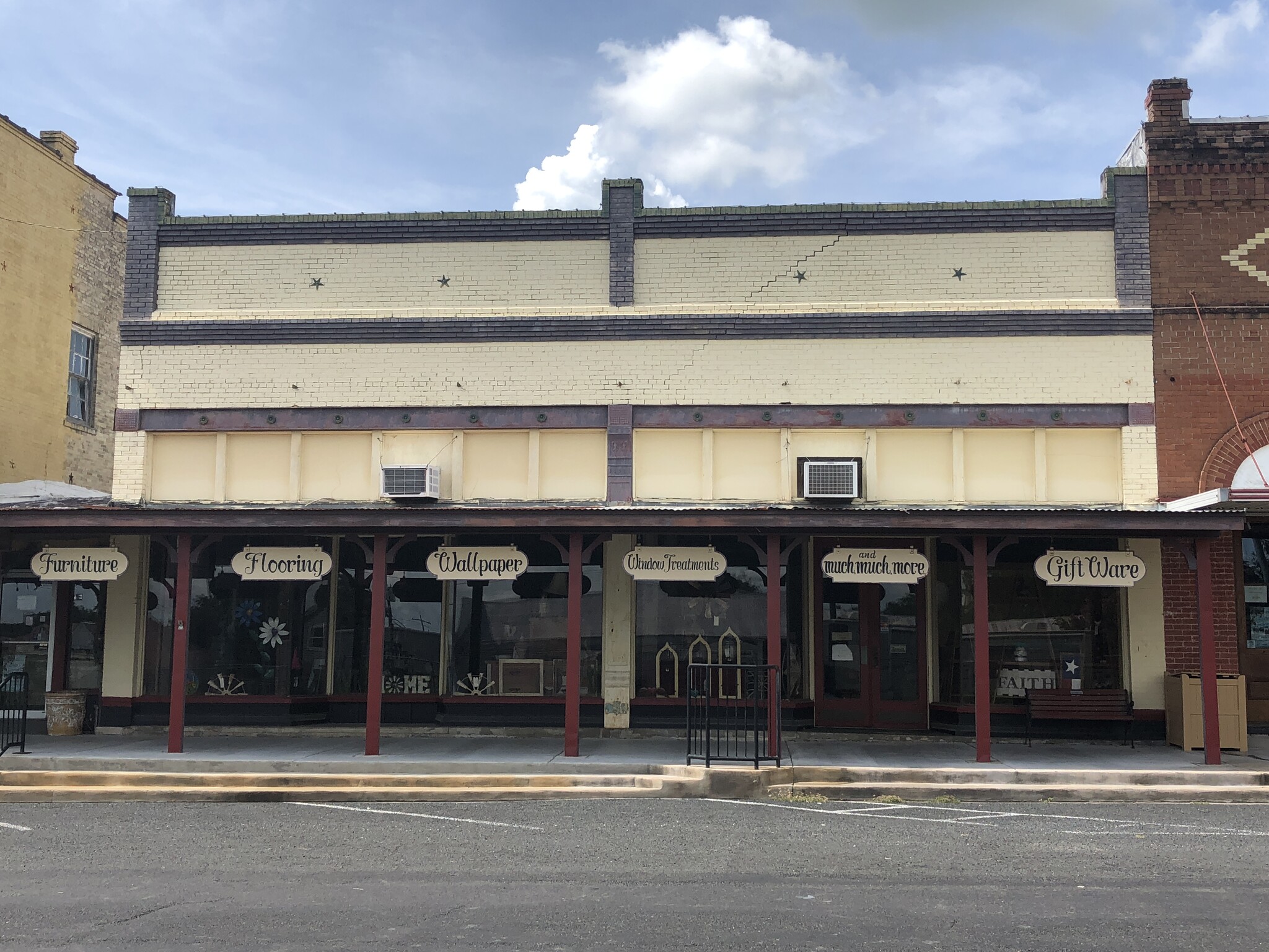 635 N Main St, Schulenburg, TX for sale Primary Photo- Image 1 of 1