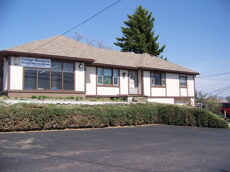 841 Edison St NW, Hartville, OH 44632