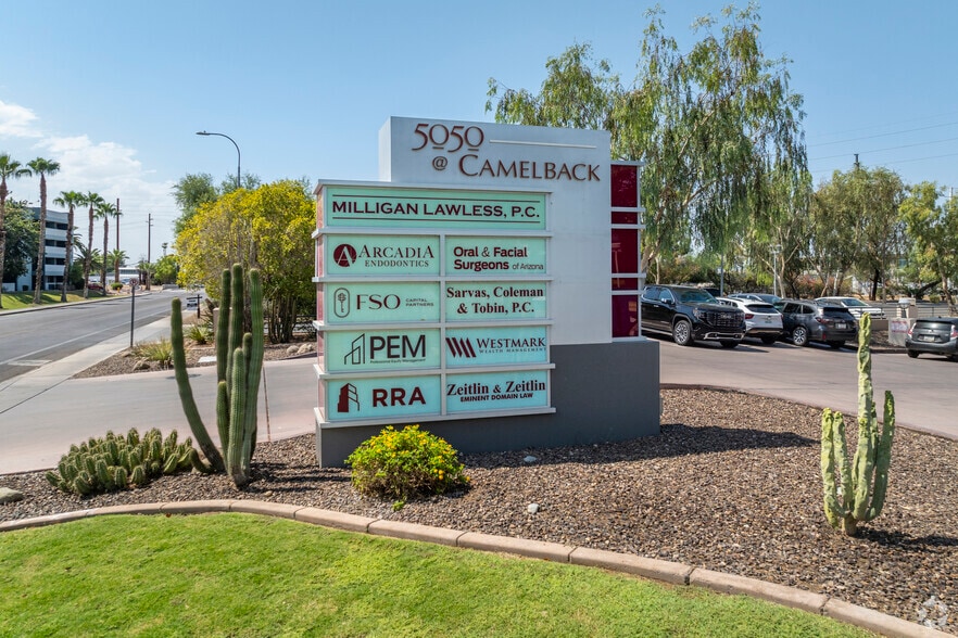 5050 N 40th St, Phoenix, AZ for lease - Building Photo - Image 2 of 5