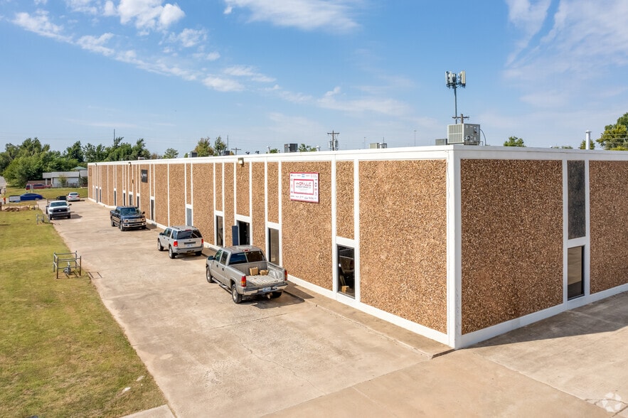 2737-2749 W California Ave, Oklahoma City, OK for lease - Building Photo - Image 2 of 11