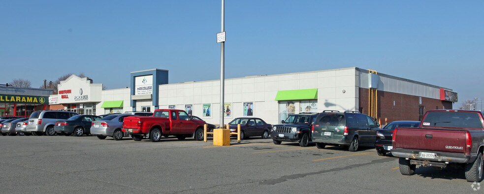 200 John St W, Oshawa, ON for lease - Building Photo - Image 2 of 12