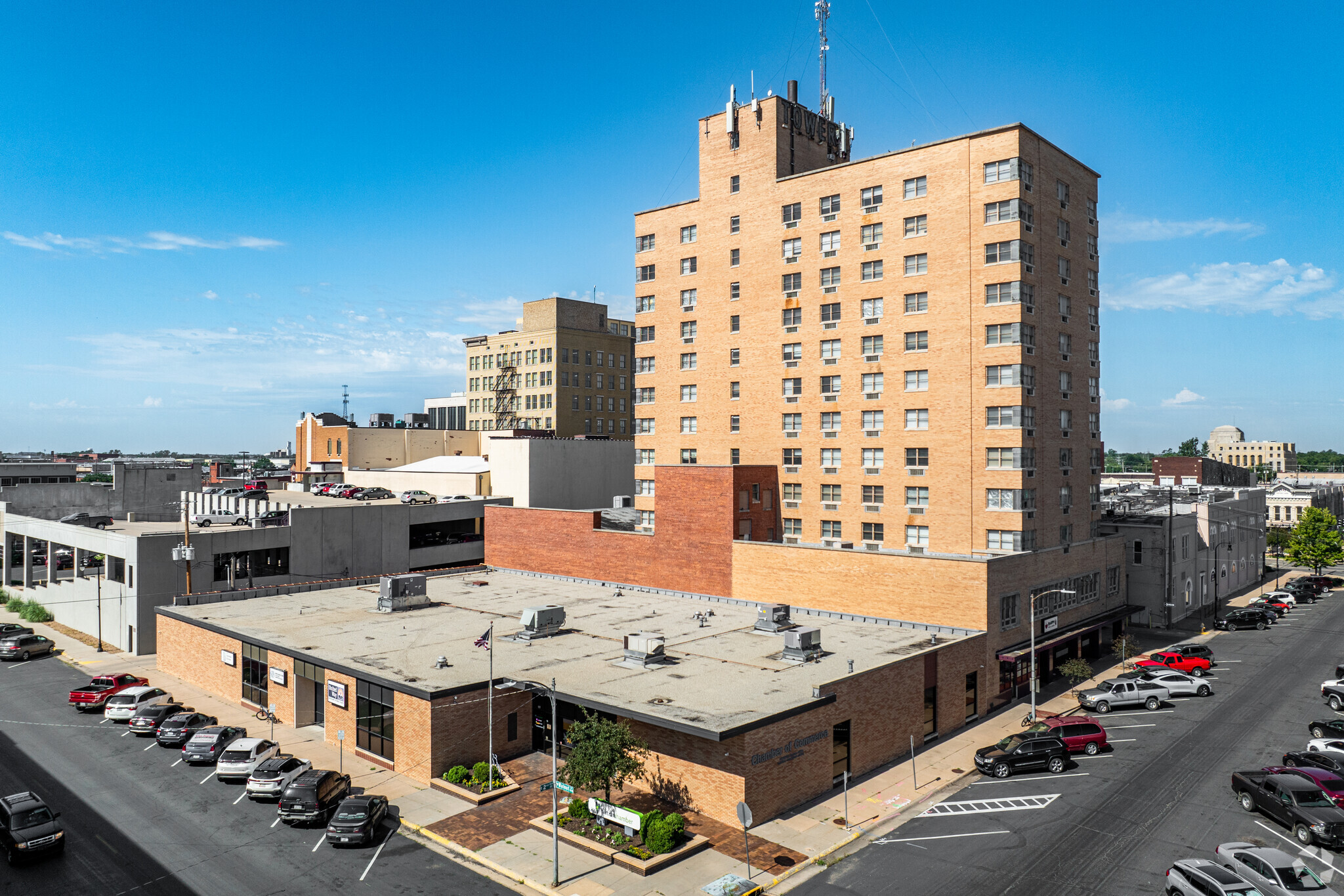 17 E 2nd Ave, Hutchinson, KS for lease Primary Photo- Image 1 of 21