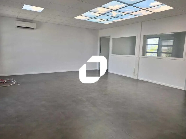 Flex in Cenon for sale - Interior Photo - Image 3 of 15