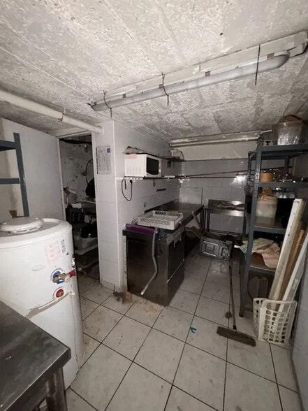 Retail in Paris for lease - Interior Photo - Image 3 of 8