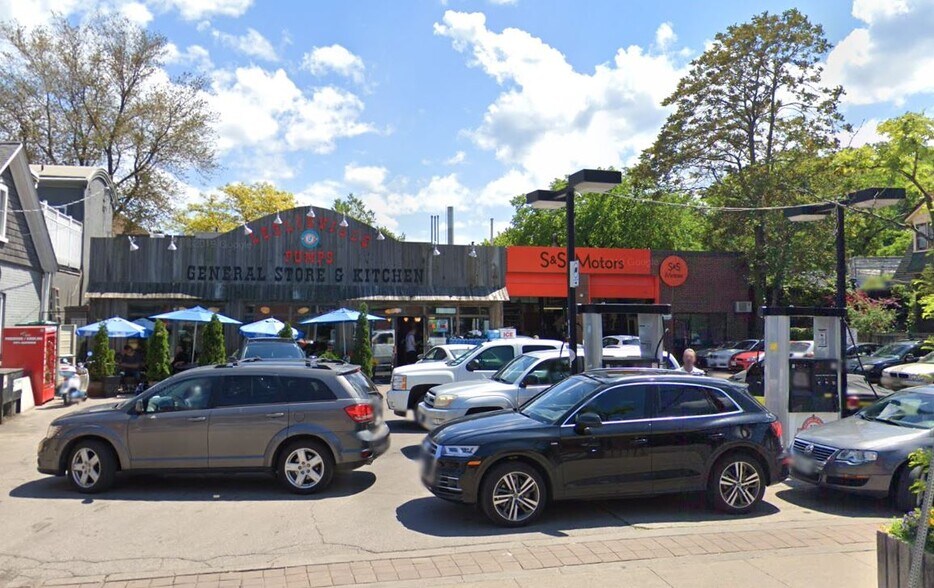 929 Queen St E, Toronto, ON for sale - Building Photo - Image 1 of 1