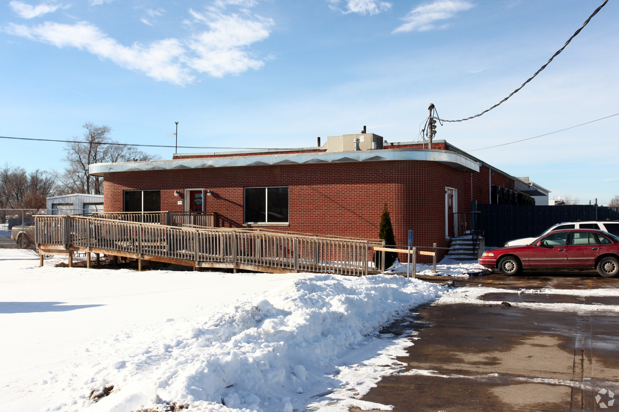 4100 E 16th St, Des Moines, IA for lease Primary Photo- Image 1 of 4