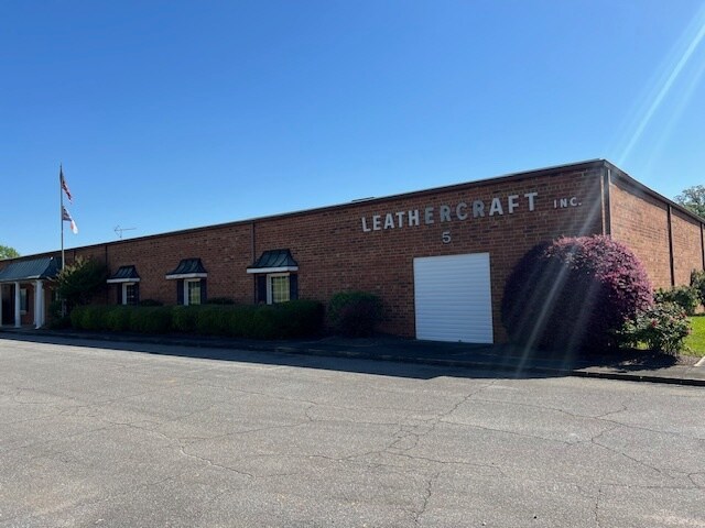 102 Section House Rd, Hickory, NC for sale Primary Photo- Image 1 of 1