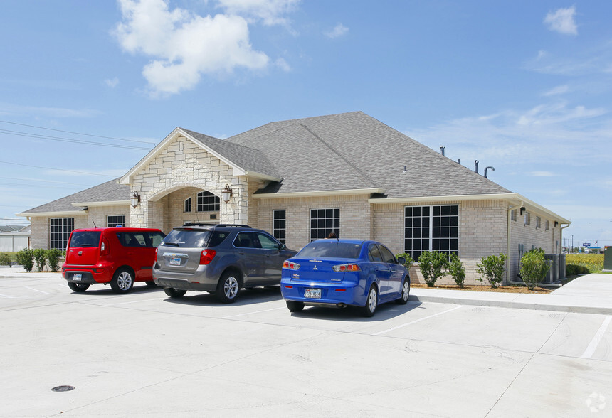 7326 S Staples St, Corpus Christi, TX for sale - Building Photo - Image 2 of 8