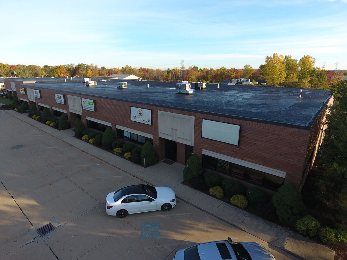 25405 Broadway Ave, Oakwood Village, OH 44146