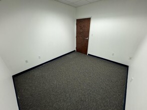 4900 S University Dr, Davie, FL for lease Interior Photo- Image 2 of 4