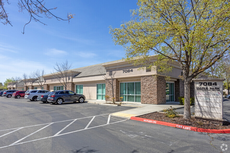 7084 N Maple Ave, Fresno, CA for lease - Building Photo - Image 2 of 7