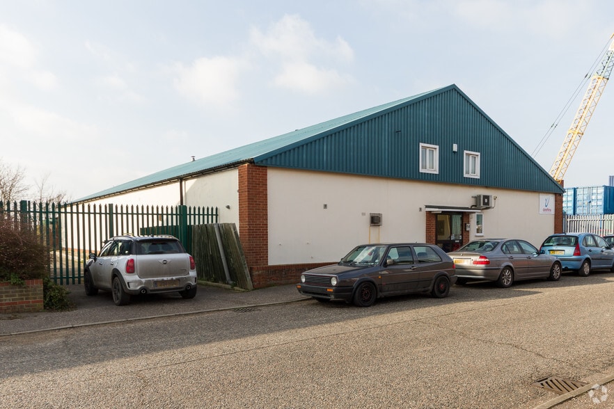 14-14A Springfield Rd, Burnham On Crouch for sale - Building Photo - Image 2 of 3