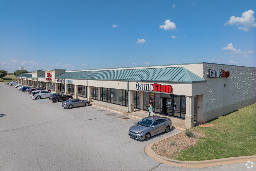 1300 W Vandament Ave, Yukon, OK for lease - Primary Photo - Image 1 of 6