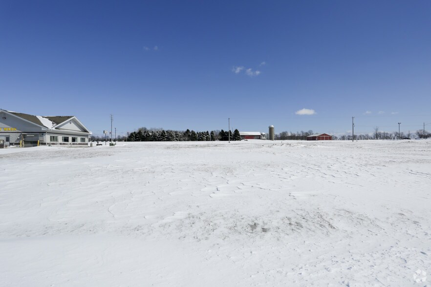 304 E Towne Dr, Random Lake, WI 53075