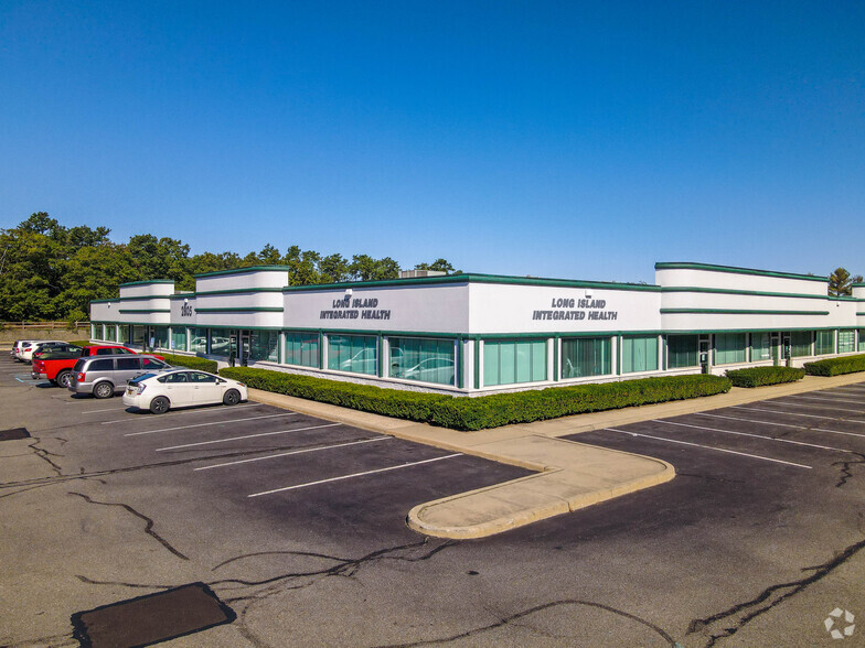 2805 Veterans Memorial Hwy, Ronkonkoma, NY for lease - Building Photo - Image 2 of 11