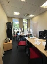 Retail in Marseille for lease Interior Photo- Image 1 of 2