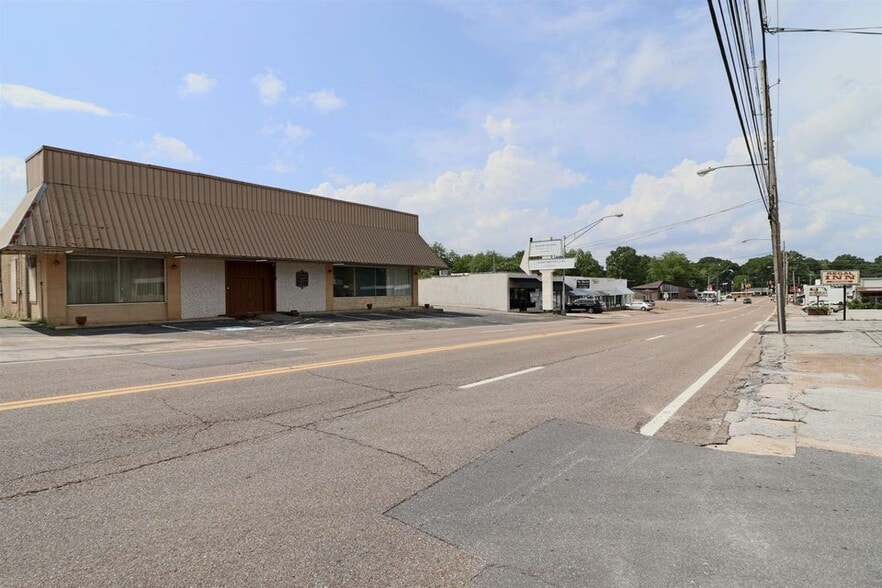 617 N 22nd Ave, Humboldt, TN for sale - Building Photo - Image 2 of 15