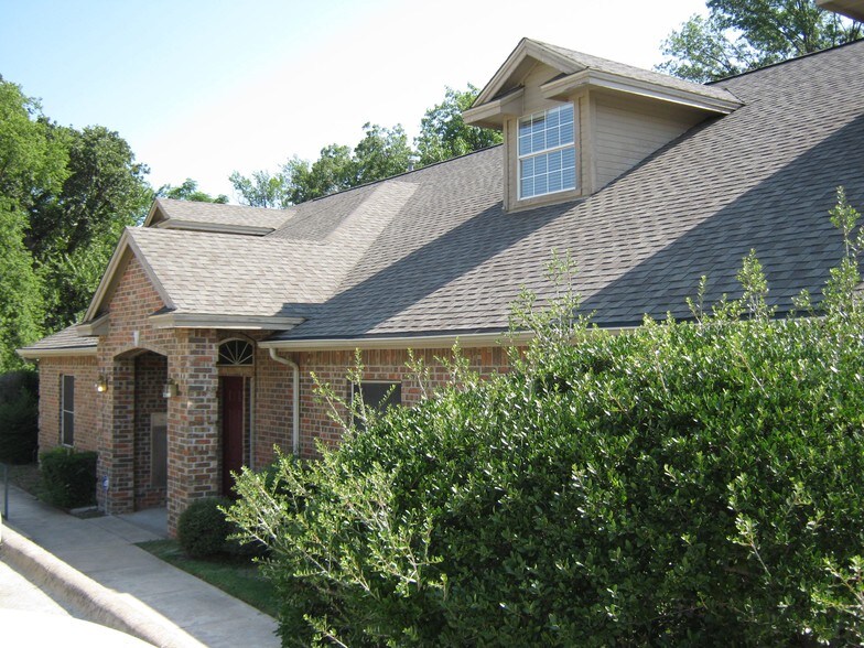 621 W College St, Grapevine, TX for sale - Building Photo - Image 1 of 1