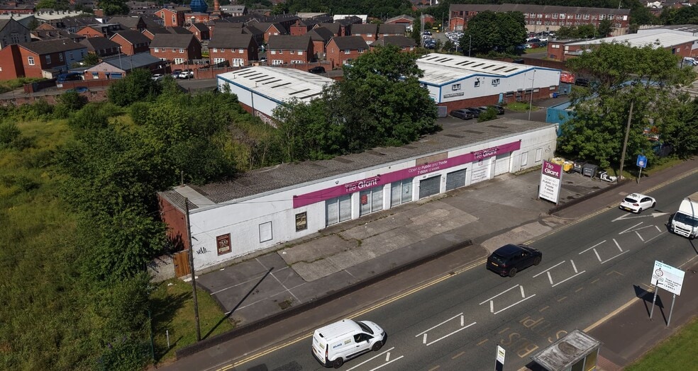 40 Oldham Rd, Rochdale for lease - Building Photo - Image 2 of 4