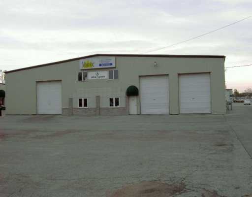 1920 51st St NE, Cedar Rapids, IA for sale Primary Photo- Image 1 of 1