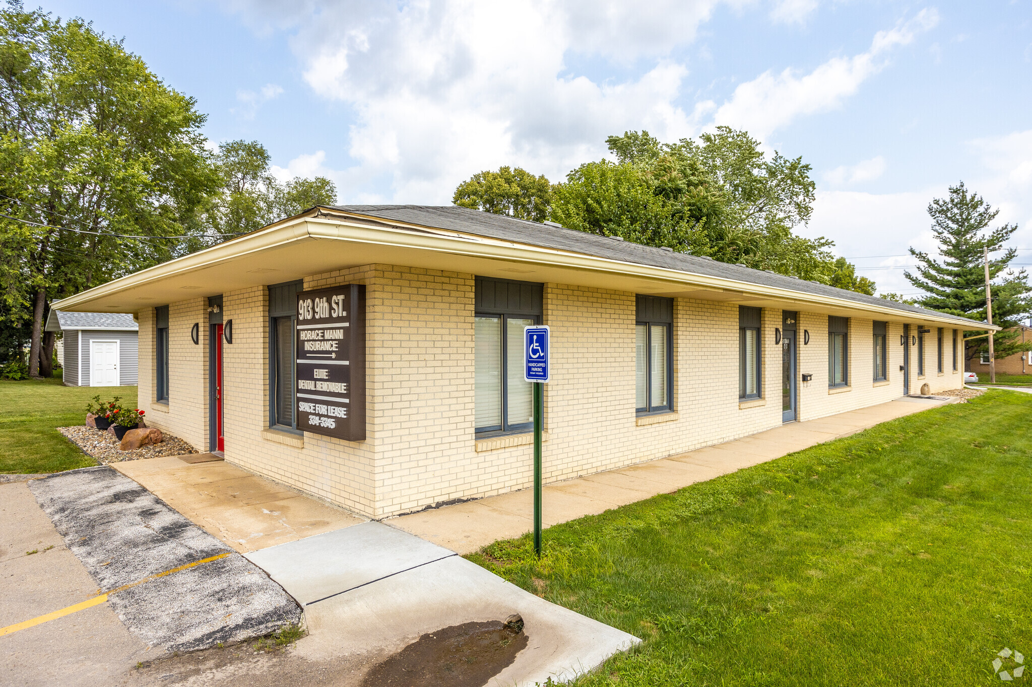 913 9th St, West Des Moines, IA for lease Building Photo- Image 1 of 4