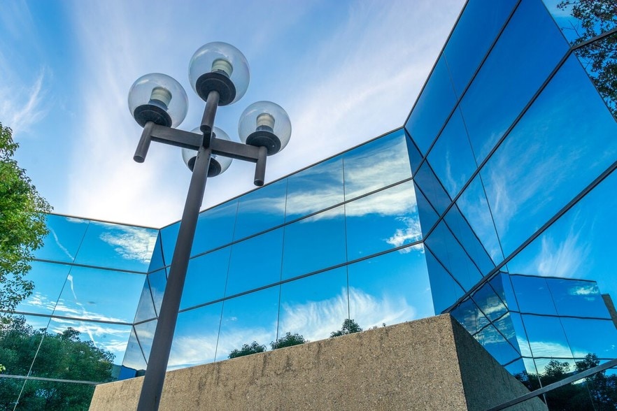 2000 E McFadden Ave, Santa Ana, CA for lease - Building Photo - Image 2 of 7