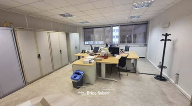 Office in Lyon for lease Interior Photo- Image 2 of 10
