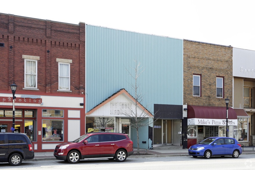 108 W Chicago Rd, Sturgis, MI for sale - Primary Photo - Image 1 of 1