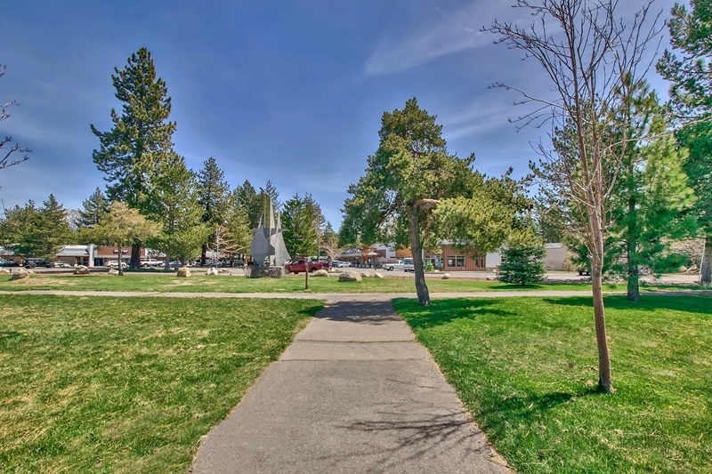 2042 Lake Tahoe Blvd, South Lake Tahoe, CA for lease - Building Photo - Image 3 of 7