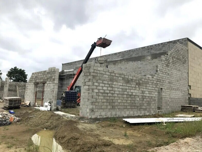 Flex in Garidech for sale - Building Photo - Image 2 of 22