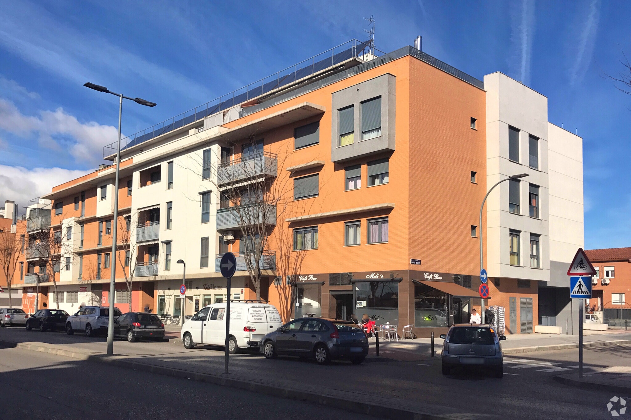 Avenida de los Escritores, 4-12, Azuqueca de Henares, Guadalajara for sale Primary Photo- Image 1 of 1