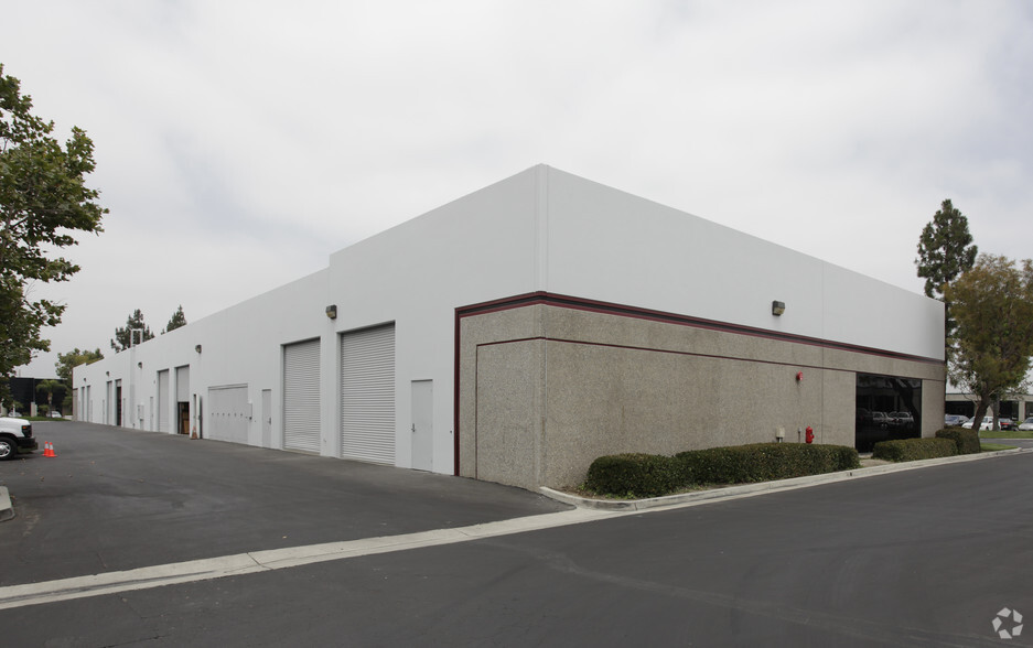 1241 N Lakeview Ave, Anaheim, CA for lease - Building Photo - Image 3 of 17