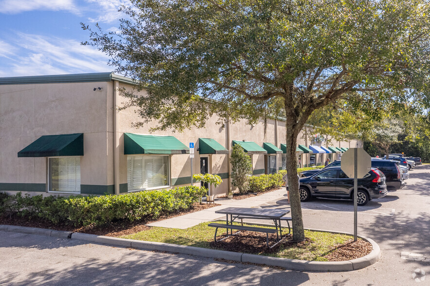 18735 E Colonial Dr, Orlando, FL for lease - Building Photo - Image 3 of 5