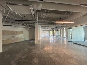 1213 W Morehead St, Charlotte, NC for lease Building Photo- Image 1 of 3