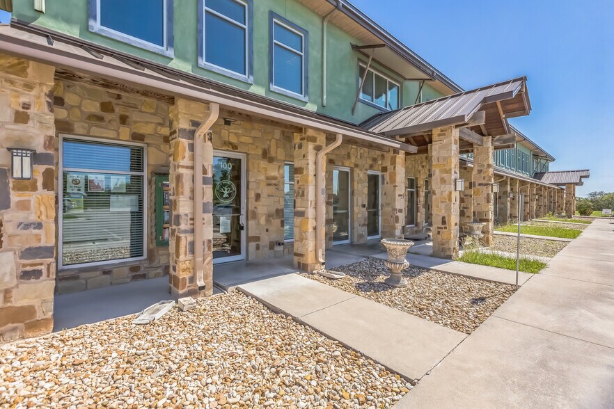 103 Vista View Trl, Spicewood, TX for sale - Building Photo - Image 2 of 7