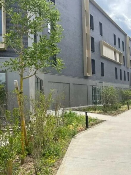 Office in Guyancourt for sale - Building Photo - Image 1 of 15