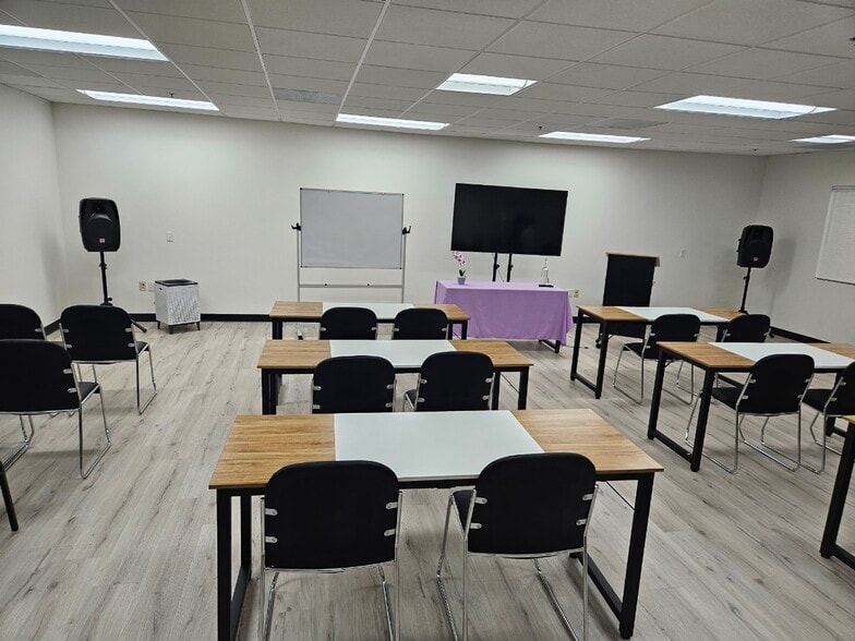 14241 E Firestone Blvd, La Mirada, CA for lease - Interior Photo - Image 1 of 10