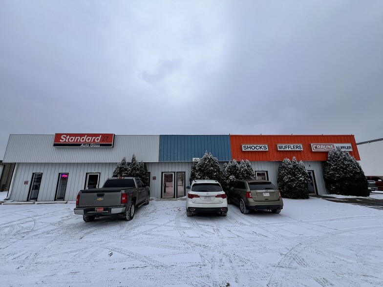 7859 Gaetz Av, Red Deer, AB for lease - Building Photo - Image 1 of 2