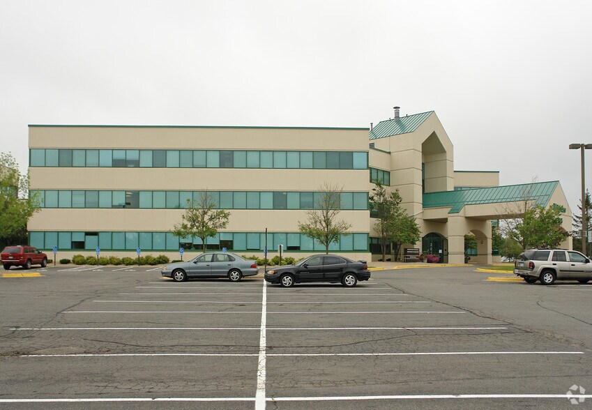 303 E Nicollet Blvd, Burnsville, MN for lease - Building Photo - Image 2 of 7