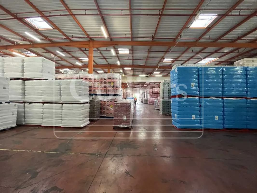 Industrial in Tarascon for lease Interior Photo- Image 1 of 7