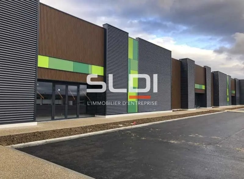 Retail in Anse for lease - Building Photo - Image 2 of 8