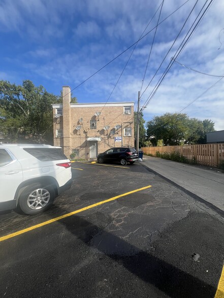 4021 W Belle Plaine Ave, Chicago, IL for sale - Building Photo - Image 3 of 7