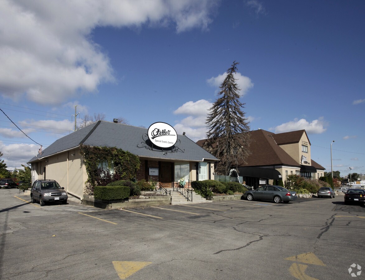 2273 Royal Windsor Dr, Oakville, ON L6J 7X8