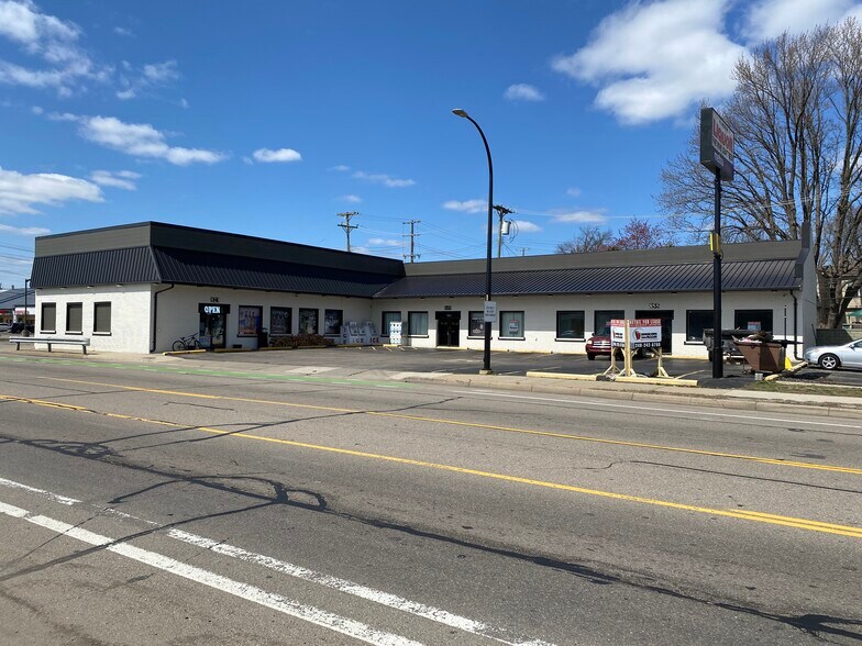 823 E 9 Mile Rd, Ferndale, MI for sale - Building Photo - Image 1 of 1
