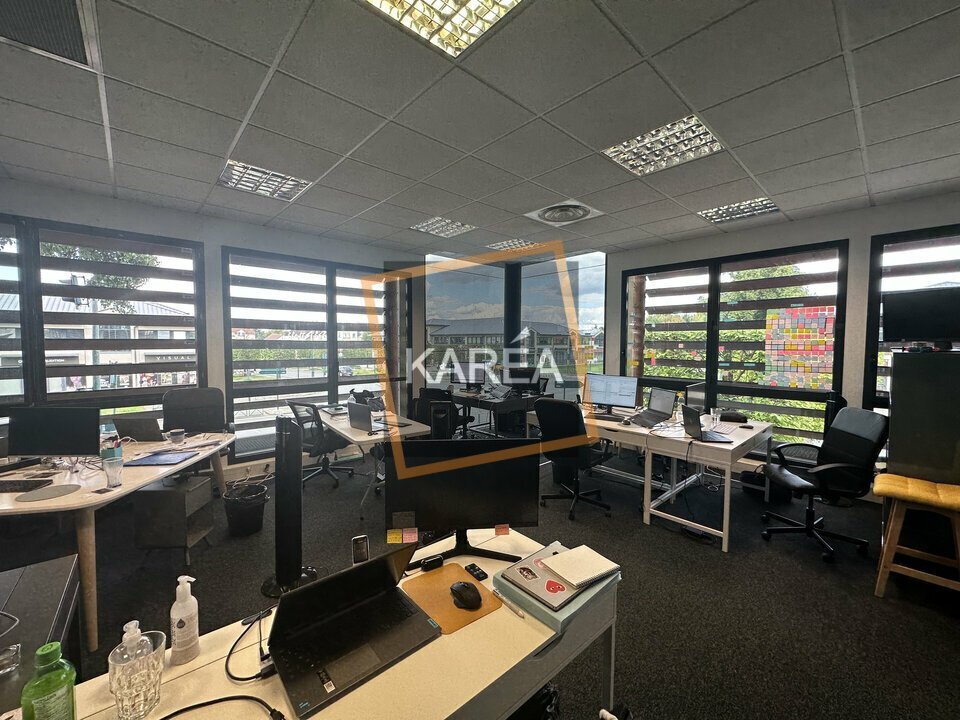 Office in Serris for lease Interior Photo- Image 1 of 6