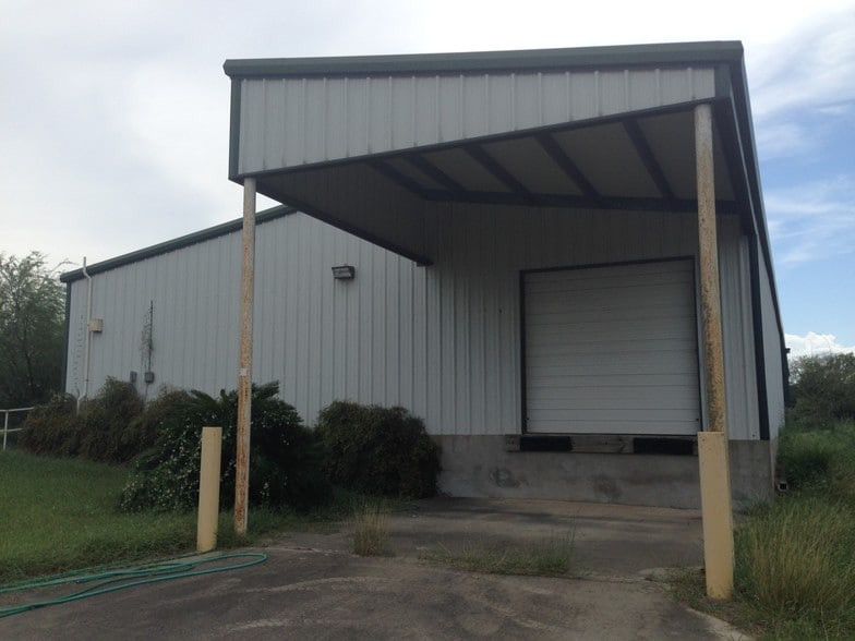 1250 N Nueces St, George West, TX for sale - Building Photo - Image 1 of 1